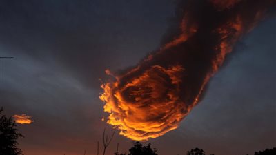 بالصورة.. سحابة مضيئة تثير ضجة كبيرة على الإنترنت