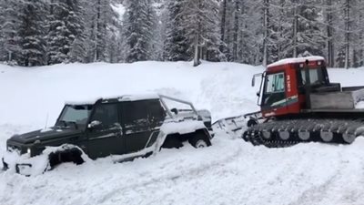 الثلوج تهزم سيارة مرسيدس في أول اختباراتها (فيديو)