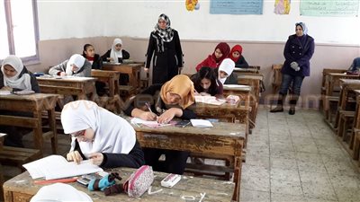 بالصور.. وكيل تعليم بورسعيد تتابع سير امتحانات الإعدادية