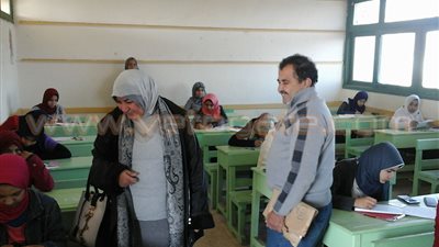وكيل «تعليم القليوبية» تتفقد آخر امتحانات الإعدادية