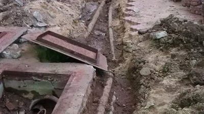 إصلاح ماسورة مياه بتربية نوعية القاهرة خلال فترة الامتحانات (صور)