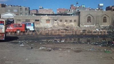 بالصور.. موقف إبشواي بالفيوم يتحول إلى بركة صرف