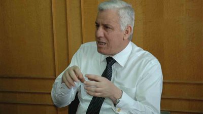 محافظ الإسماعيلية يتبرع بـ25 ألف جنيه دعمًا للوقف الخيرى لجامعة القناة