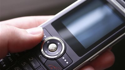 مهندس يتهم شركات المحمول بسرقة الكهرباء بسوهاج