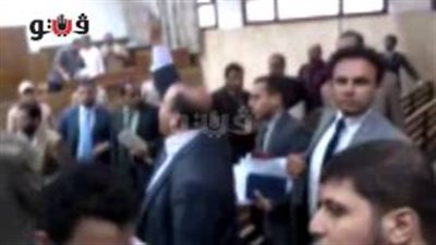 بالفيديو.. محامو متهمي الإرهابية يهددون قاضي جنايات المنصورة بالقتل