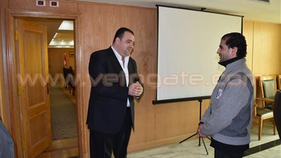 مساعدات مالية وعينية لشاب احترقت شقته بالفيوم