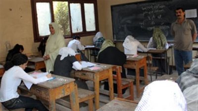 2873 طالبًا يواصلون أداء امتحانات الدبلومات الفنية في مطروح