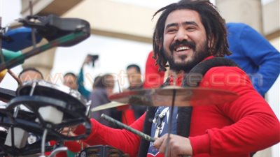 بالصور.. «أوسكاريزما» تزلزل معرض الكتاب