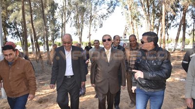 بالصور.. محافظ الإسماعيلية يتفقد أعمال تطوير منطقة الغابة
