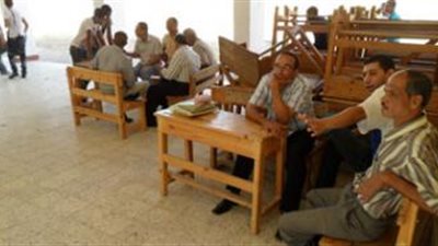 عمال الفريسليكون بإدفو يطالبون المساواة بعمال الألومنيوم