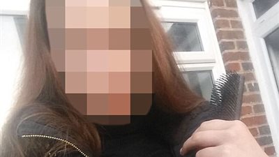 فتيات ينفذن مقلبا في مشرد بعد وعده بوجبة (صور)