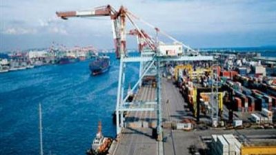 طوارئ بميناء سفاجا لفحص شحنة قمح فرنسى 63 ألف طن