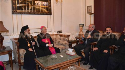 بالصور.. محافظ المنيا يلتقي سفير الفاتيكان بالقاهرة