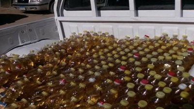ضبط طن زيت طعام منتهي الصلاحية قبل توزيعها على مطاعم التبين
