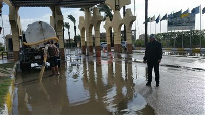 مياه الأمطار تغرق شوارع راس البر في دمياط (صور)