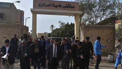 محافظ الفيوم يفاجئ مستشفى طامية المركزي (صور)