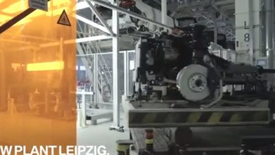 بالفيديو.. سيارة بي إم دبليو 