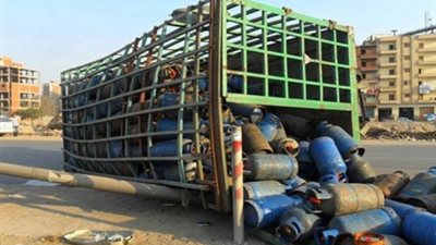 انقلاب سيارة محملة بأسطوانات غاز على طريق «القاهرة- بنها»