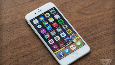 «أبل» تُطور شاحنًا لاسلكيًا