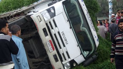 عودة حركة المرور بـ«زراعي البحيرة» بعد إزالة آثار انقلاب سيارة