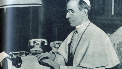 محمد نجيب يهنئ بابا الكاثوليك بعيد الميلاد المجيد