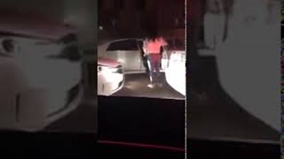 فتاة عربية تلقن شاب تحرش بها درسا قاسيا (فيديو)