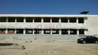 بدء إنشاء أول مصنع ملابس بقنا كل العاملين فيه سيدات (صور)