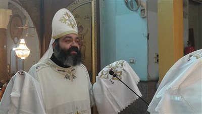 الأنبا شاروبيم يدشن مذبح القديس يوسف النجار بكنيسة العذراء (صور)