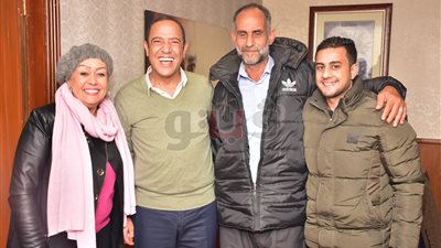 أشرف عبد الباقي يستقبل هالة فاخر و«عم صلاح» في مسرح مصر