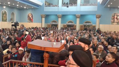 الأقباط يستعدون لقداس عيد الميلاد وسط تشديدات أمنية في أسيوط (صور)