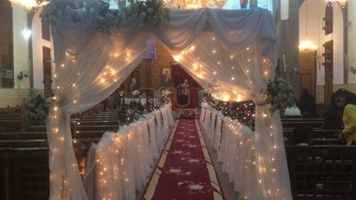 توافد الأقباط على الكنائس لأداء صلاة عيد الميلاد في أسوان (فيديو وصور)