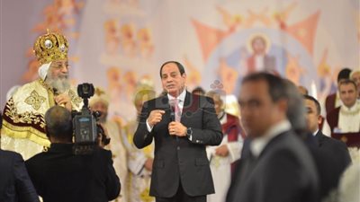 السيسي يحتفل مع الأقباط بعيد الميلاد للمرة الرابعة ويؤكد: لا يستطيع أحد التفرقة بين المصريين.. الخير والمحبة ينتصران دائما على الشر والتدمير.. وافتتاح كاتدرائية ميلاد المسيح رسالة سلام لمصر والعالم