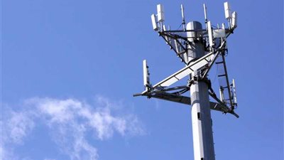 أغرب قرارات العام لوزارة الاتصالات.. رخصة محمول بدون ترددات وثابت بلا بنية أساسية.. والخبراء: المصرية للاتصالات تحولت لبائع جملة وشبكات المحمول مهددة بالانهيار