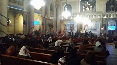 توافد الأقباط على الكاتدرائية المرقسية لأداء صلاة العيد بالإسكندرية (صور)