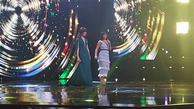 شيرين عبدالوهاب تغازل جمهور ستار أكاديمي برقصة على المسرح