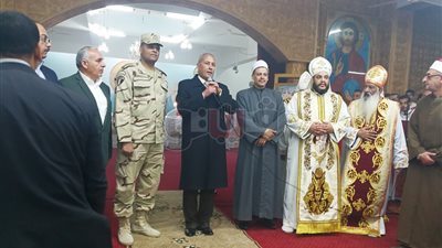 محافظ السويس وقيادات الأوقاف يهنئون الأقباط بعيد الميلاد (صور)
