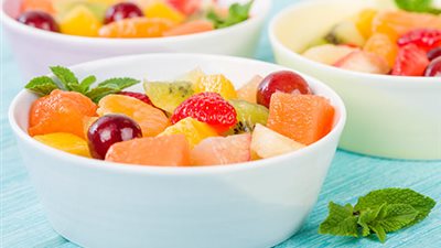 طريقة إعداد «فروت سلاط» البرتقال بالرمان والجوز