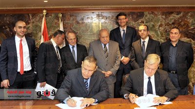 وزير النقل يشهد توقيع عقد توريد 6 قطارات جديدة