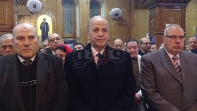 محافظ القليوبية ومدير الأمن يقدمان التهنئة للأقباط (صور)