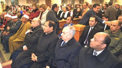 تفاصيل احتفال محافظ الغربية بعيد الميلاد مع الأقباط (صور)