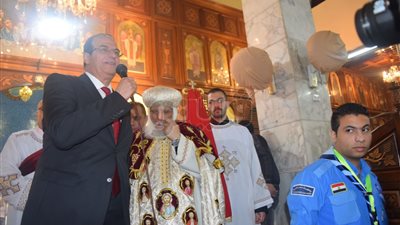 محافظ الدقهلية يشارك الاحتفال بعيد الميلاد بمطرانية المنصورة (فيديو)