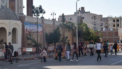 توافد الأقباط على كاتدرائية شنودة في الغردقة للاحتفال بالعيد (صور)