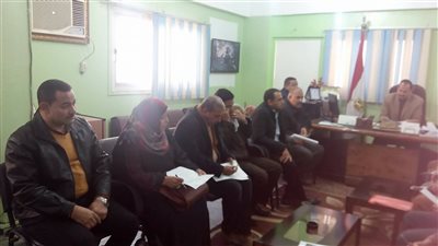 نائب الإسماعيلية يستعرض مشكلات القنطرة غرب (صور)