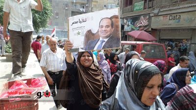 بالصور.. عمال غزل المحلة ينظمون للمرة الثانية مسيرة لتأييد «السيسي»