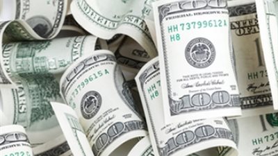 «مؤشرات إيجابية».. ٣ أسباب تدفع الدولار للتراجع