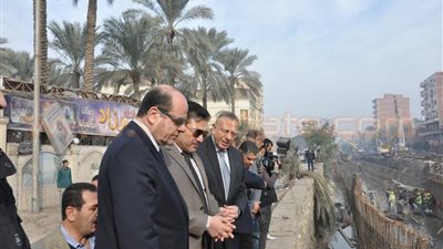 بالصور.. وزير الري ومحافظ الجيزة يتفقدان تغطية ترعة المنصورية