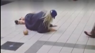 فتيات يتعرضن لسقطات مروعة (فيديو)
