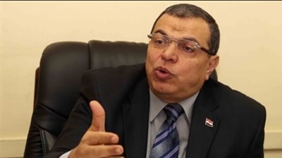 وزير القوى العاملة ونقيب المحامين يهنآن البابا تواضروس بالعيد