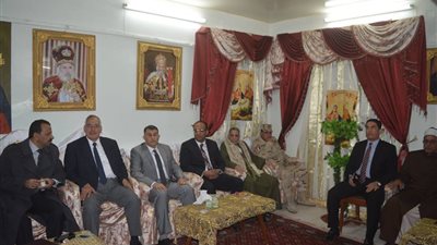 محافظ أسيوط يقدم التهنئة للأقباط بالمطرانيات (صور)