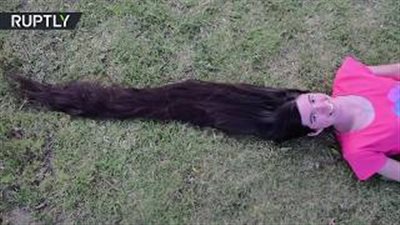 مراهقة تدخل «جينيس» بأطول شعر (فيديو)